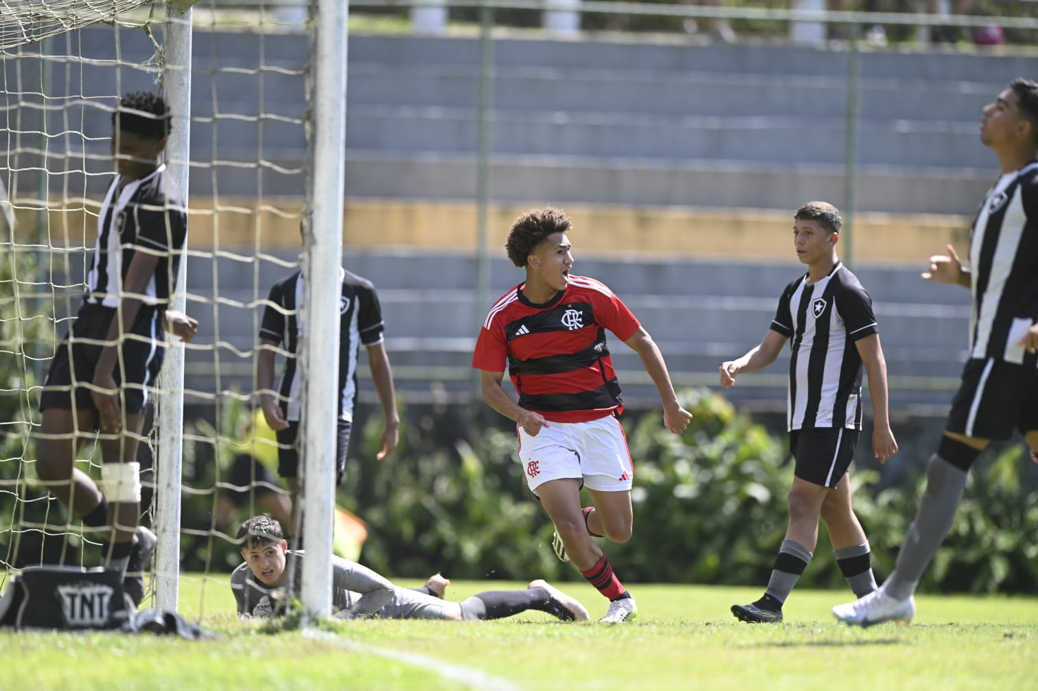 FLAMENGO BATE O BOTAFOGO NA TAÇA GUANABARA SUB-15